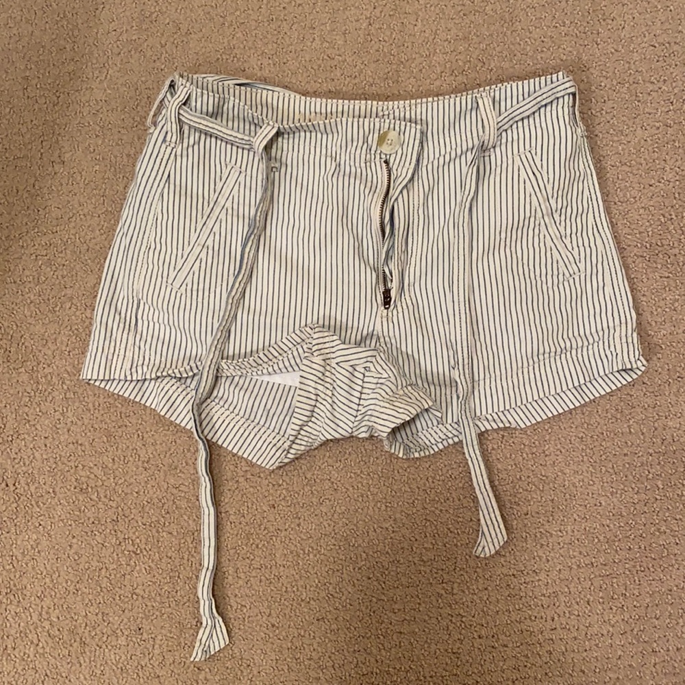American eagle blue+white jean shorts w/ tie (2)